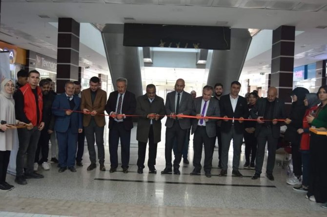 Karakalem Ve Yağlı Boya Ustası Din Görevlisinden Resim Sergisi