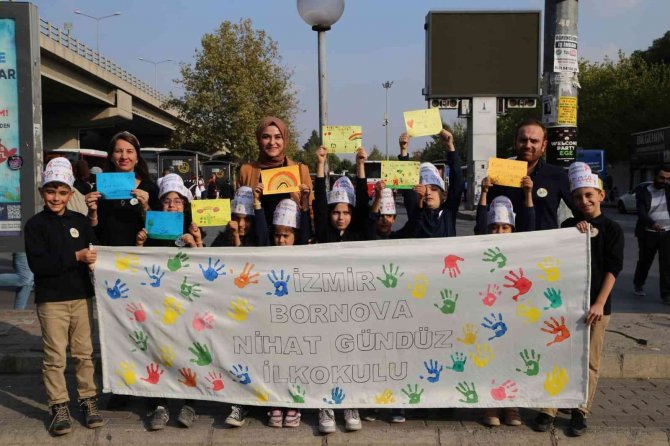 Minik Eller, Lösemili Çocuklar İçin Broşür Hazırladı
