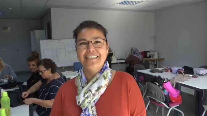 Bursa’da Kadınlar Hem Meslek Öğreniyor, Hem Gelir Elde Ediyor