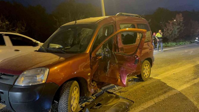 Bursa’da İşçi Servisi Kaza Yaptı: 7 Yaralı