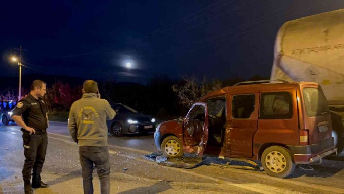 Bursa’da İşçi Servisi Kaza Yaptı: 7 Yaralı
