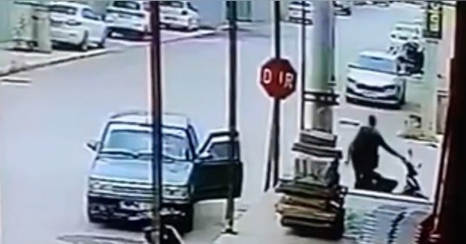Motosiklet Çalarken Kameraya Yakalandı