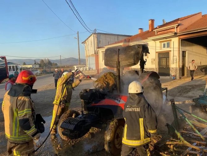 Bursa’da Traktör Alev Alev Yandı