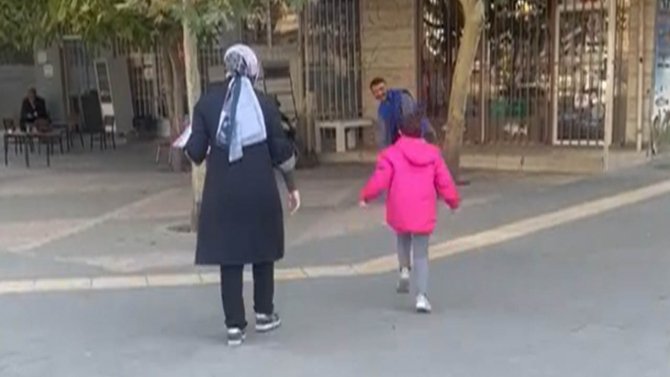 Baba İle Çocuklarının Aylar Sonra Duygulandıran Buluşması