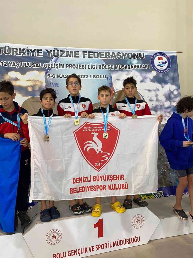 Büyükşehir Yüzme Takımı Başarıya Doymuyor