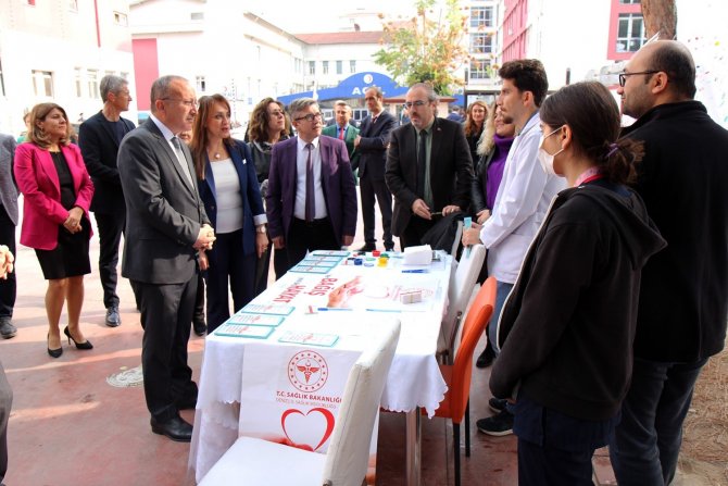 Yenilenen Cihazları İnceleyen Vali Atik, Danışanlar Tarafından Hazırlanan Sergiyi Gezdi