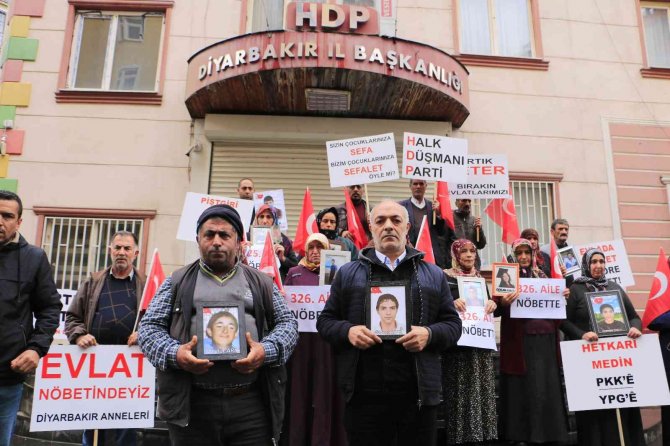 Evlat Nöbetindeki Aileler Çağrıda Bulunuyor, Yeni Aileler Nöbete Dahil Oluyor