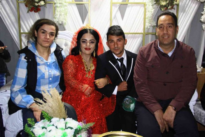 Boyları Küçük Aşkları Büyük Çifte Görkemli Düğün