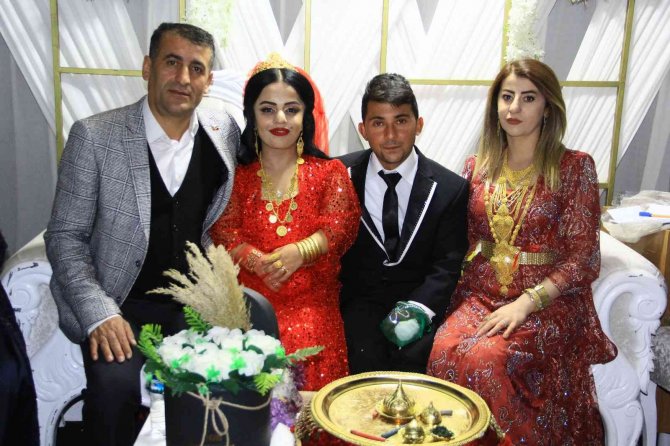 Boyları Küçük Aşkları Büyük Çifte Görkemli Düğün