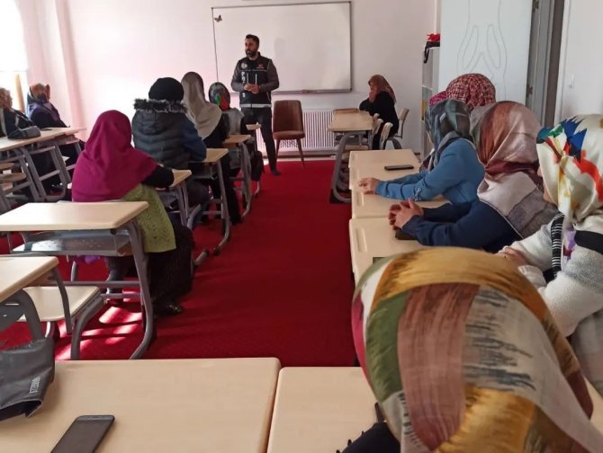 Narkotik Polisleri Kur’an Kursunda Uyuşturucu Bağımlılığını Anlattı