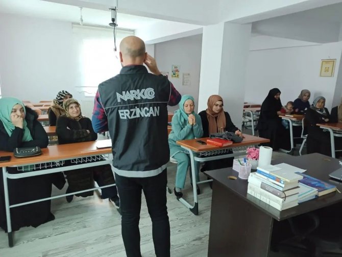Narkotik Polisleri Kur’an Kursunda Uyuşturucu Bağımlılığını Anlattı