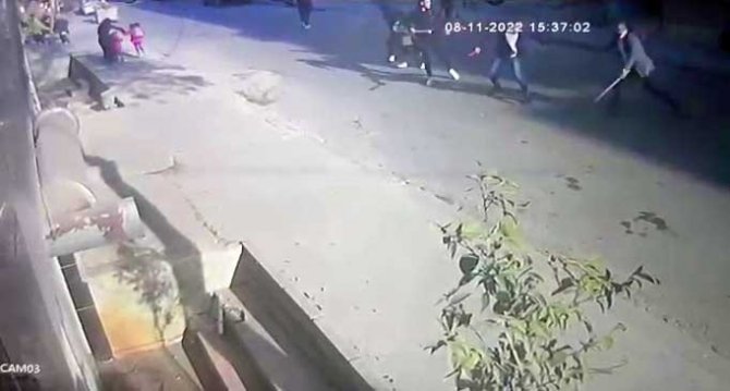Esenyurt’ta Sokak Ortasında Silahlı Çatışma Anları Kamerada