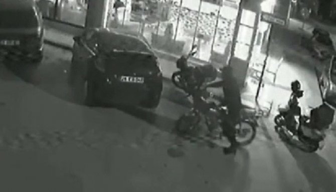 30 Saniyede Motosiklet Adeta Yok Oldu