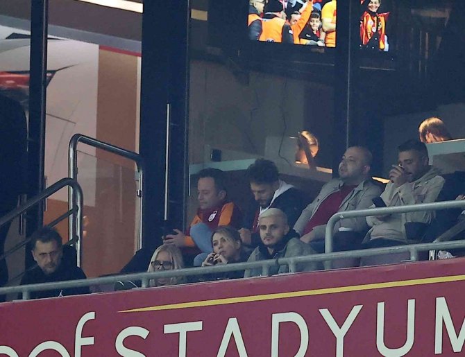 Mauro Icardi İle Wanda Nara, Ofspor Maçını Beraber İzledi