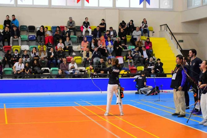 Oklar, Mili Sporcu Ayşenur Aygören Anısına Atıldı