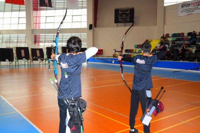 Oklar, Mili Sporcu Ayşenur Aygören Anısına Atıldı