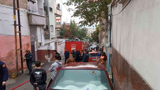 Yangında Dumandan Etkilenen Çocuk Ağır Yaralandı