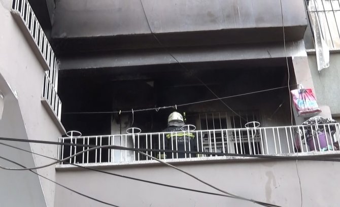 Yangında Dumandan Etkilenen Çocuk Ağır Yaralandı