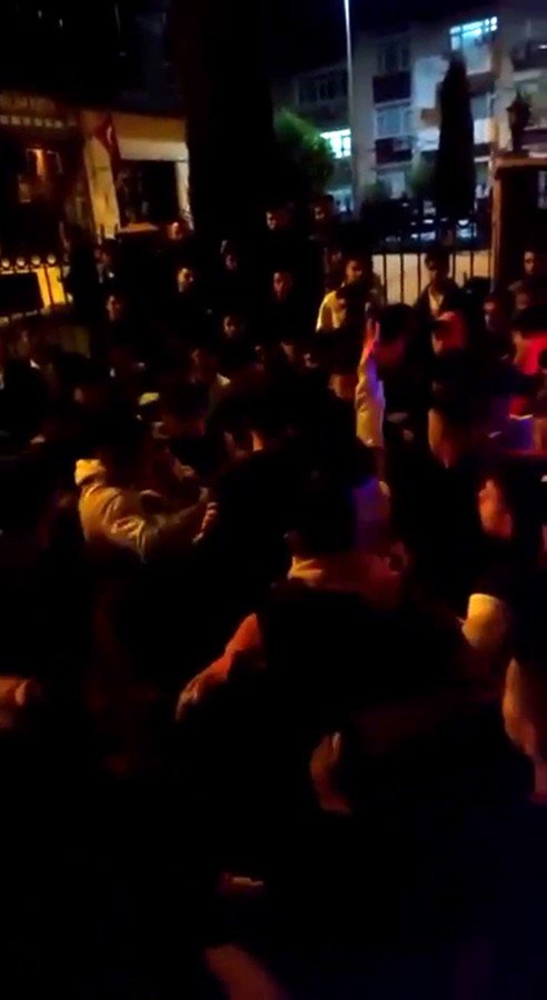 Fatih’te Gençlerin “Silahlı Eğlencesi” Kavgaya Dönüştü