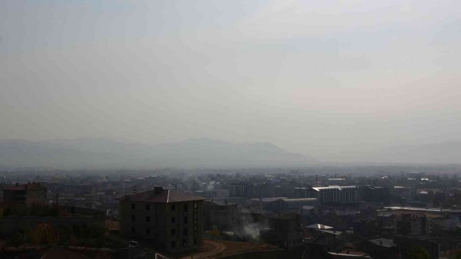 Yüksekova’nın Etrafını Kar Ve Sis Kapladı