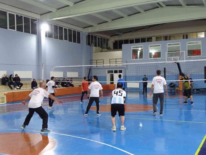 Hisarcık’ta Öğretmenler Günü Voleybol Turnuvası