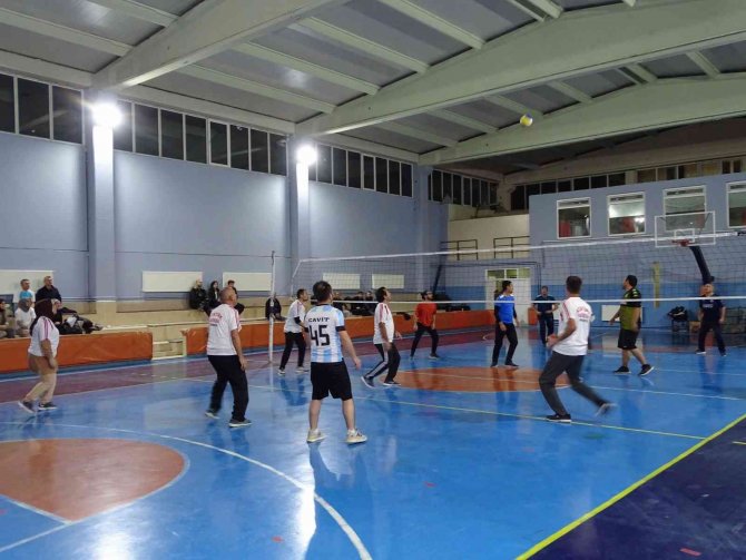 Hisarcık’ta Öğretmenler Günü Voleybol Turnuvası