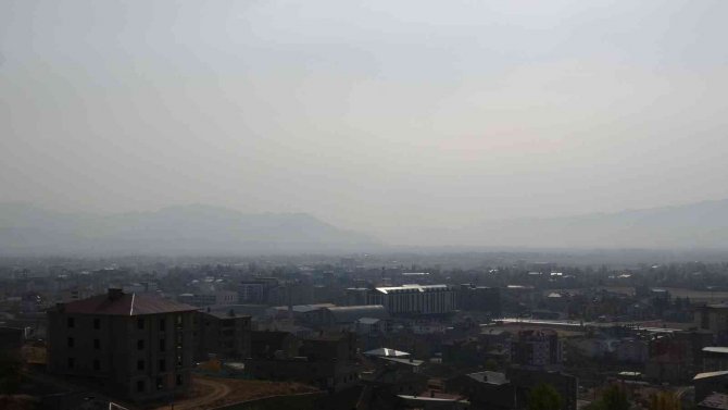 Yüksekova’nın Etrafını Kar Ve Sis Kapladı