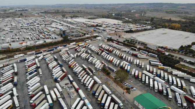 Kapıkule’de Tır Sürücüleri: “Türkiye’nin İhracatı Baltalanıyor”