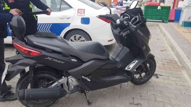 Motosiklet Sürücüsünün Ölümden Döndüğü Anlar Güvenlik Kamerasına Yansıdı