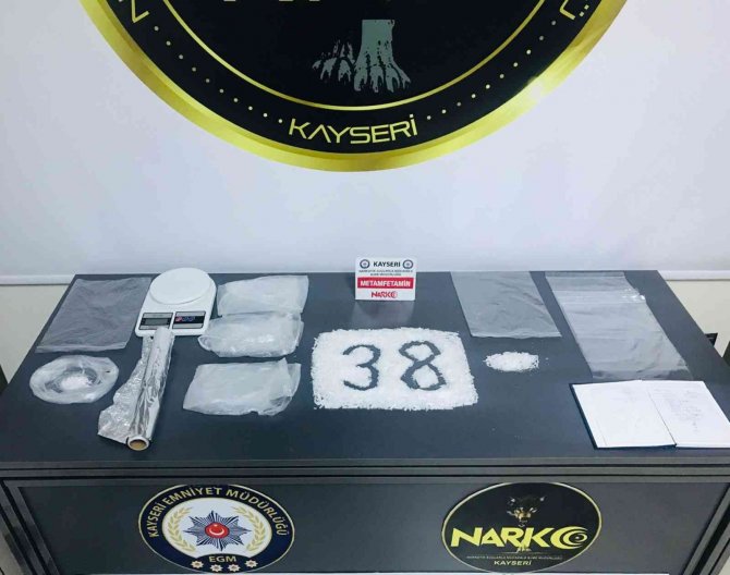 Torbacılar Uyuşturucuyu Satamadan Enselendi