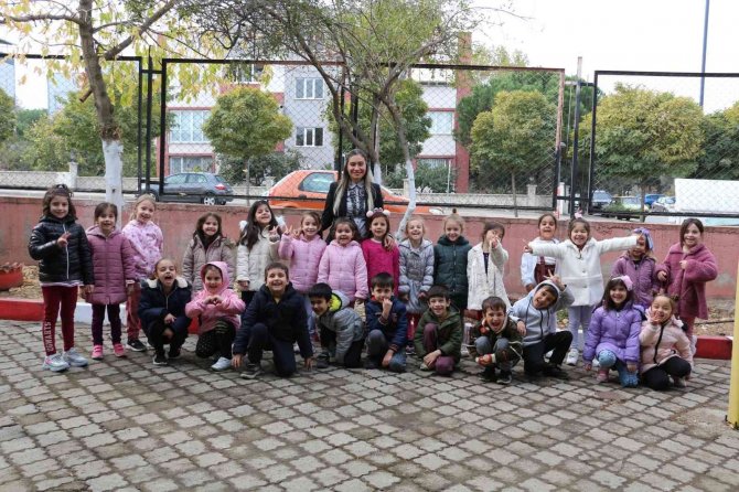 Minik Öğrenciler Okullarında Lavanta Dikti