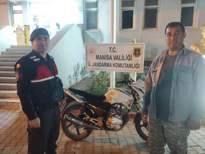 Çalınan Motosiklet Jandarma Tarafından Bulunarak Sahibine Teslim Edildi