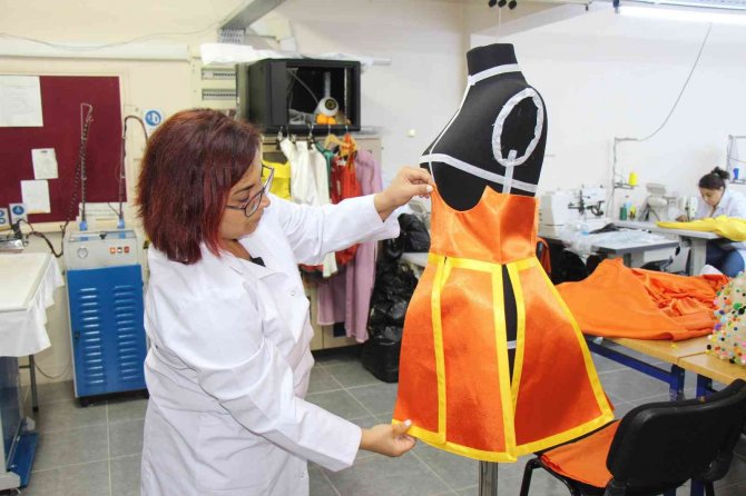 Narenciye Temalı Defilenin Hazırlıkları Sürüyor