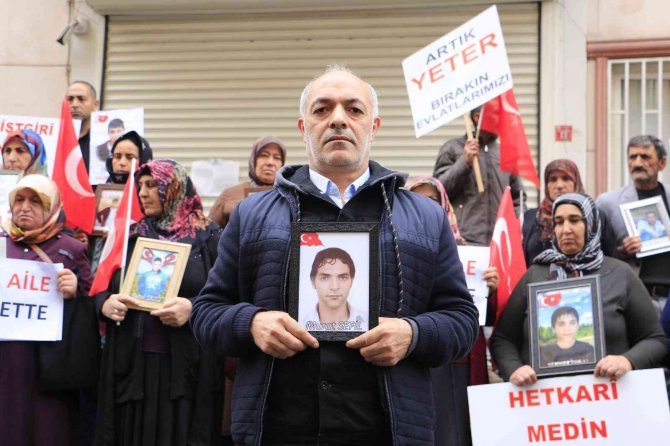 Evlat Nöbetindeki Aileler Çağrıda Bulunuyor, Yeni Aileler Nöbete Dahil Oluyor