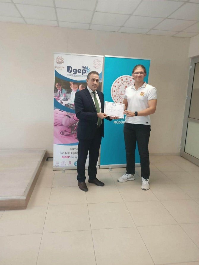 Burhaniye’de Başarılı Öğrenciler Ödüllendirildi