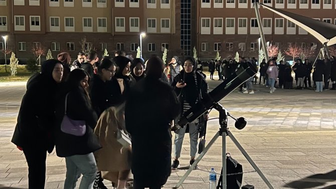 Öğrenciler Teleskopla Gökyüzüne Sanal Yolculuk Yaptı