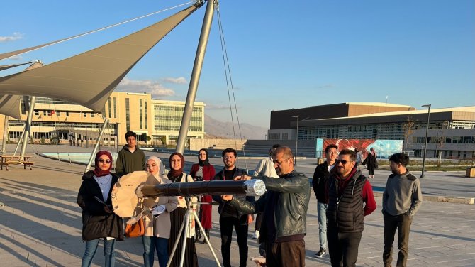 Öğrenciler Teleskopla Gökyüzüne Sanal Yolculuk Yaptı