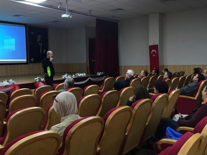 Öğretmenlere Trafik Güvenliği Anlatıldı
