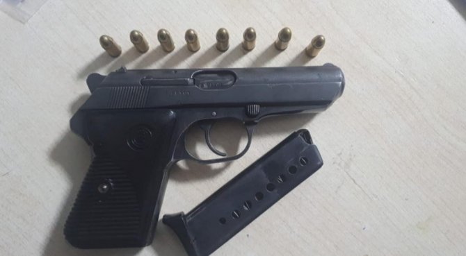 Selçuk’ta Çeşitli Suçlardan Arananlara Ve Zehir Tacirlerine Baskın: 24 Gözaltı