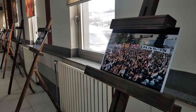 Kardemi̇r’in Kapatılmasına Karşı Eylemlerin Yıl Dönümünde Fotoğraf Sergisi Açıldı
