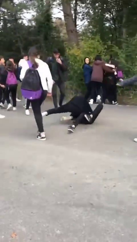 Kız Öğrenciler Saç Saça Kavga Etti, O Anları Gülerek Kayda Aldılar