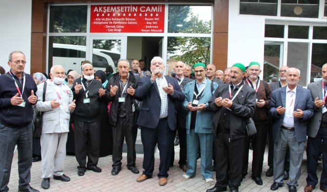 Ümre Kafilesi Dualarla Uğurlandı