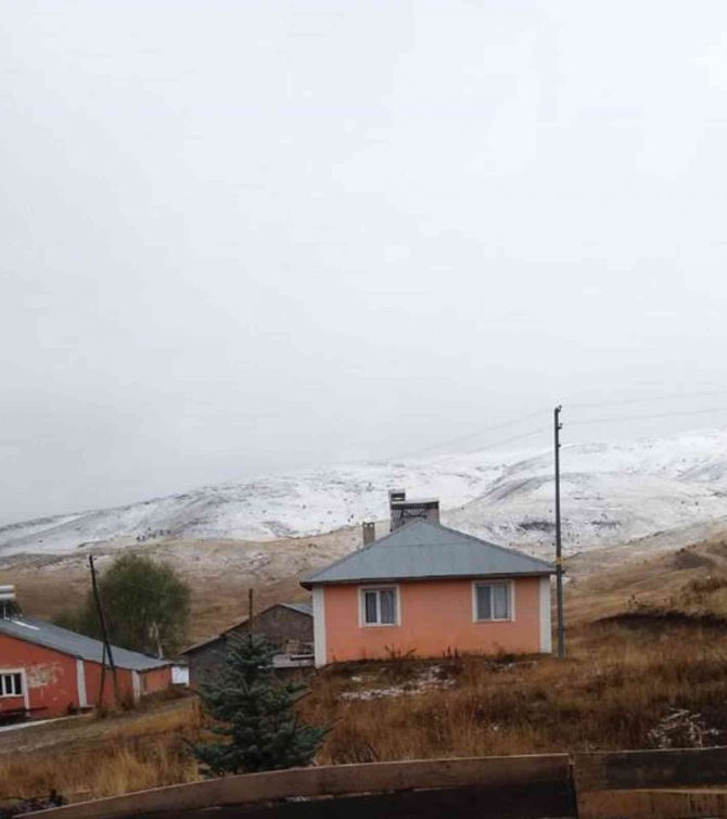 Sivas’a Mevsimin İlk Karı Düştü
