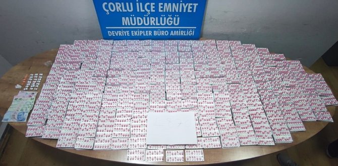 Şüphe Üzerine Durdurulan Otomobilden Binlerce Uyuşturucu Hap Çıktı