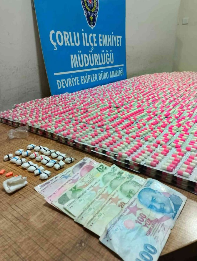 Şüphe Üzerine Durdurulan Otomobilden Binlerce Uyuşturucu Hap Çıktı