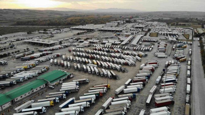 Kapıkule’de Tır Sürücüleri: “Türkiye’nin İhracatı Baltalanıyor”