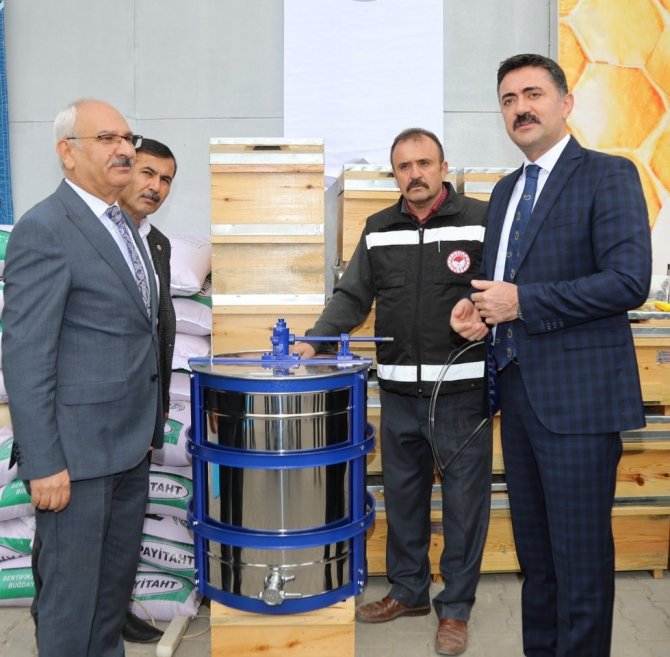 Kırıkkaleli Çiftçilere Tohum Ve Arı Kovanı Desteği