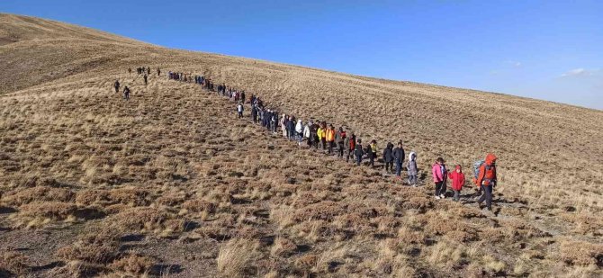 Doğaseverler Nemrut Krater Gölü’nde Unutulmaz Bir Gün Yaşadı