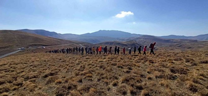 Doğaseverler Nemrut Krater Gölü’nde Unutulmaz Bir Gün Yaşadı