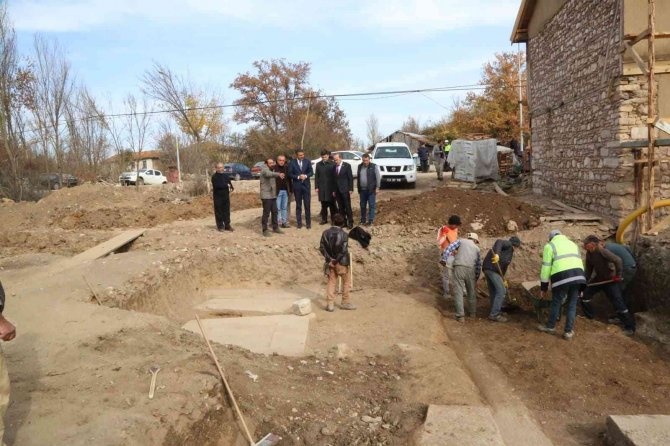 Vali Çelik: “Aizanoi Antik Kenti, Hayata Dönüyor”